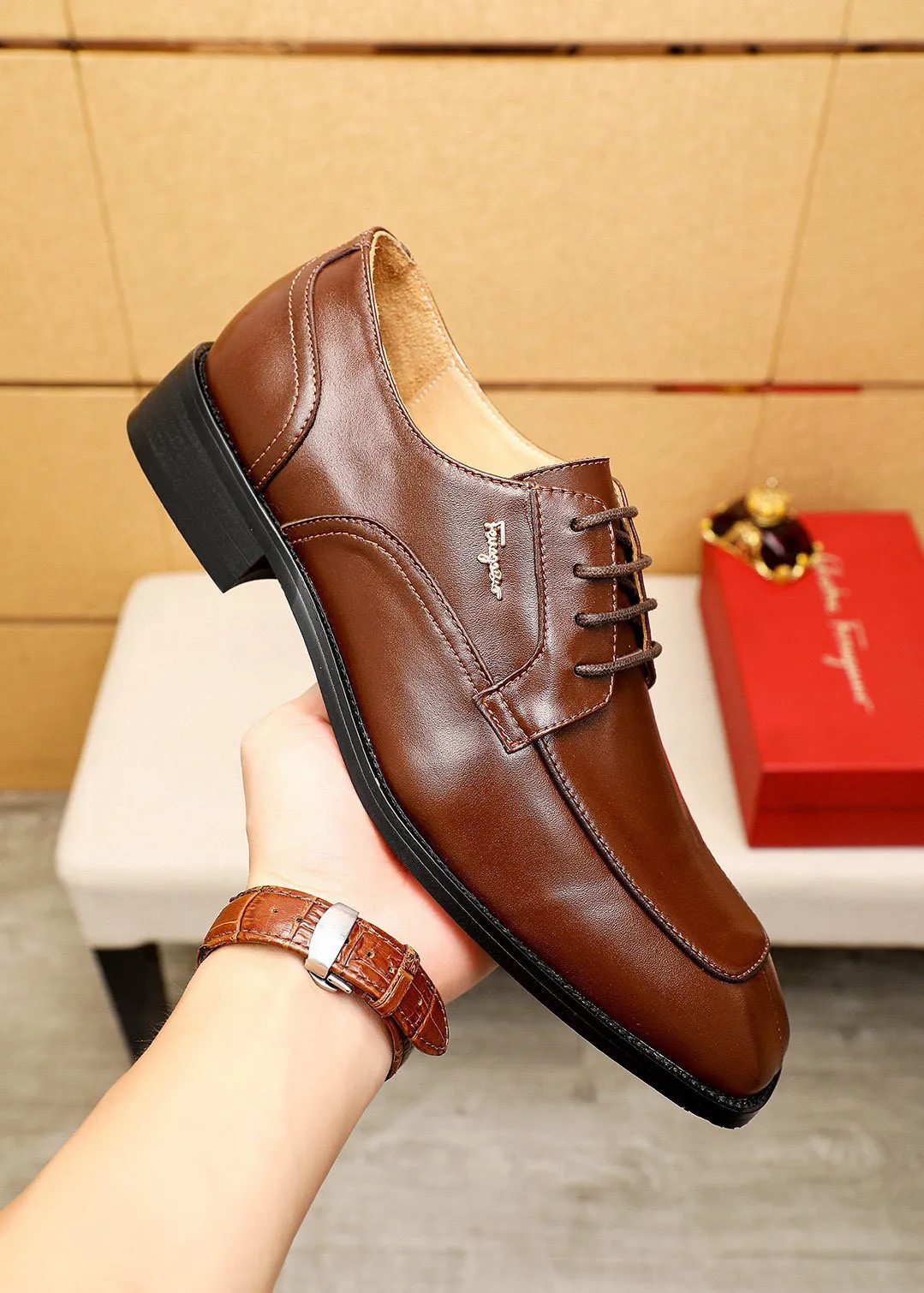 Men's shoes 💰442 💐 Product trademark: Ferragamo "Ferragamo" business leather shoes Regular size: 38-44 (45.46🉑️customized) Product materials: Selected imported first-layer calfskin upper + luxury hardware buckle, imported water-dyed cow leather lining. Strong three-dimensional visual effect, original combination outsole Color: 2⃣️colors available